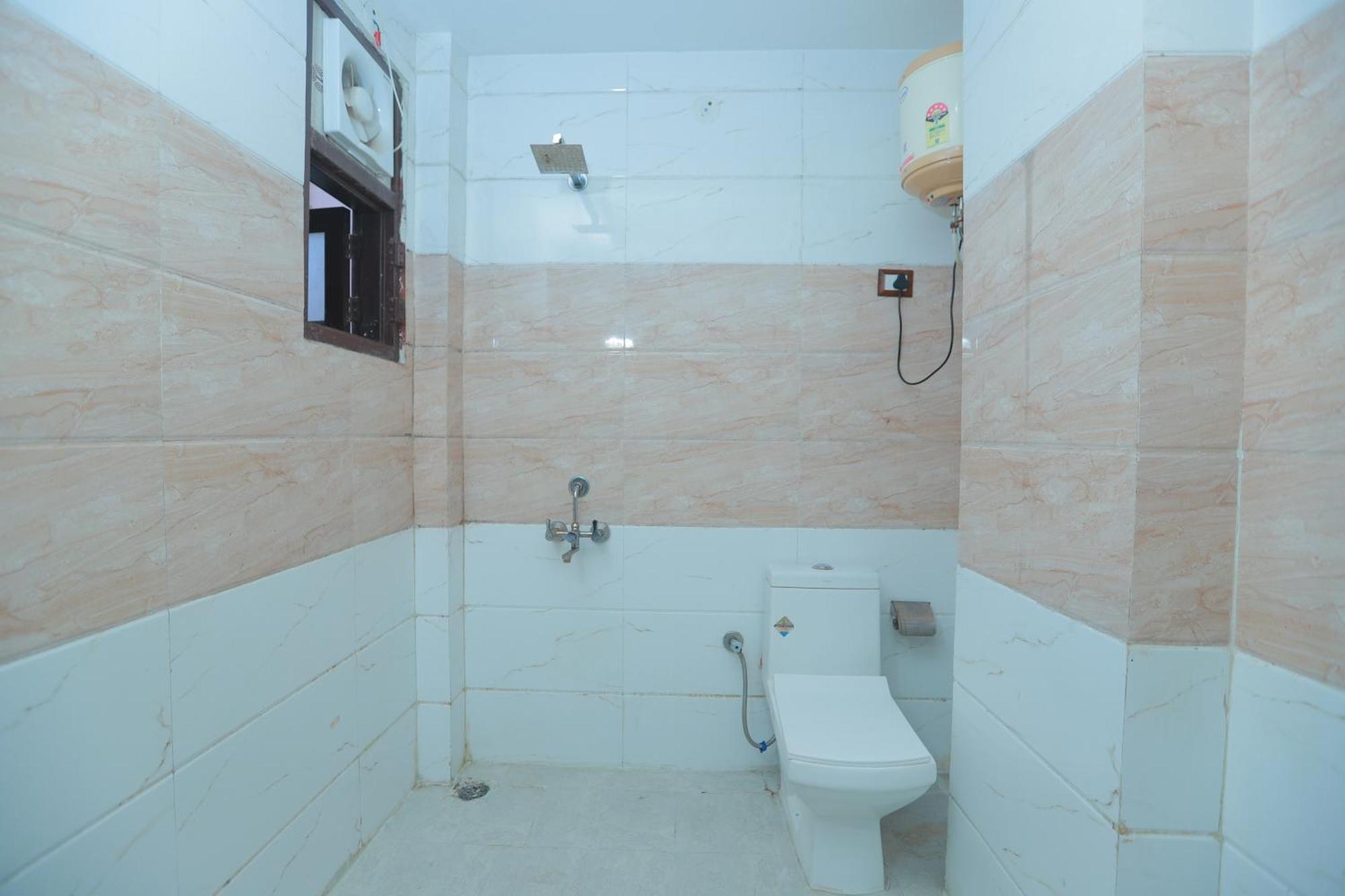 Oaks Inn Plaza Delhi Airport 新德里 外观 照片