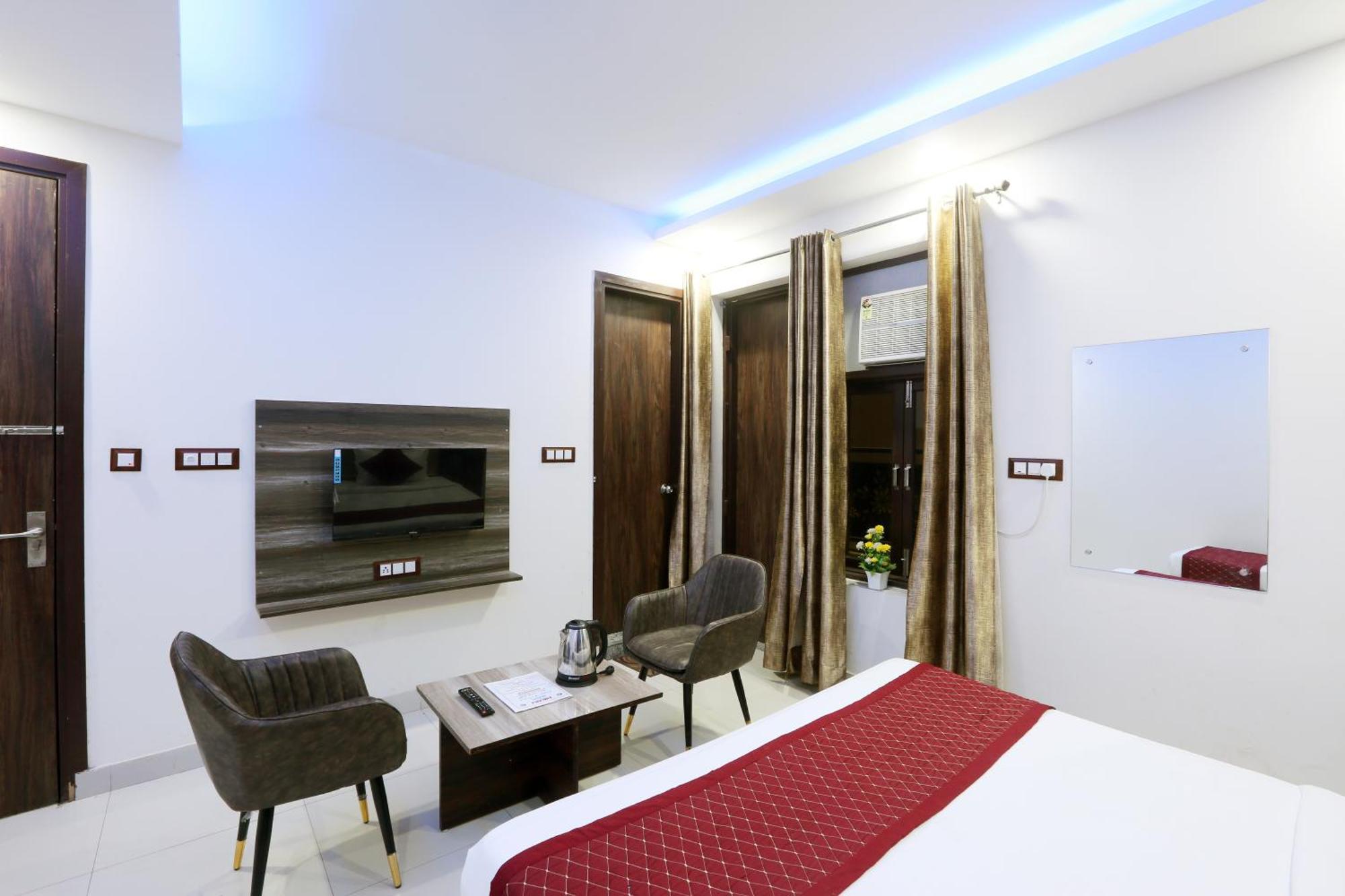 Oaks Inn Plaza Delhi Airport 新德里 外观 照片