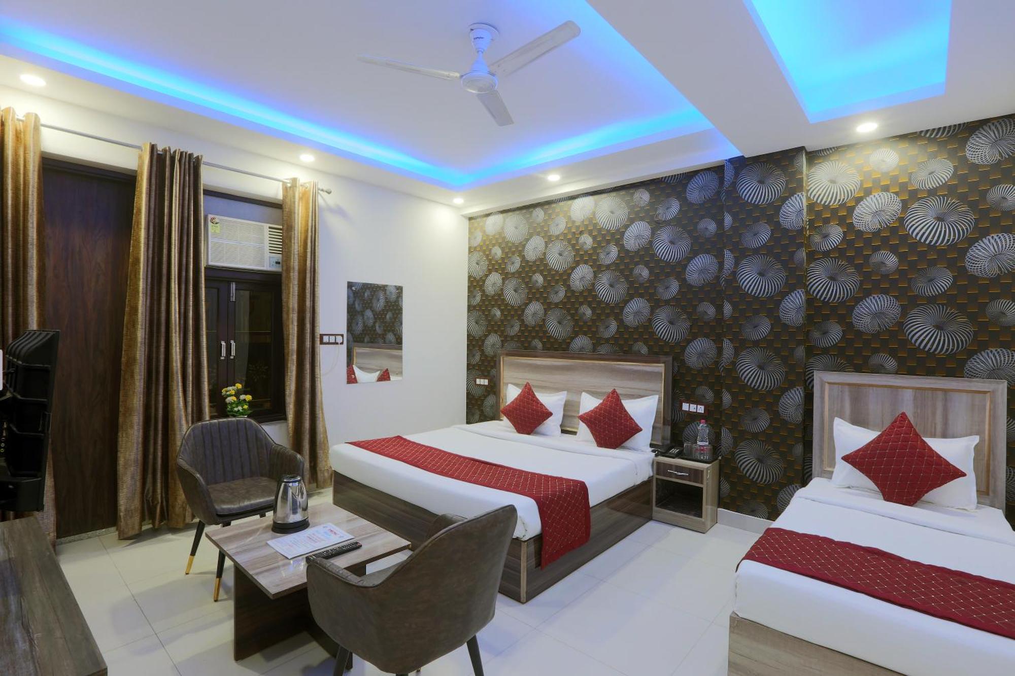 Oaks Inn Plaza Delhi Airport 新德里 外观 照片