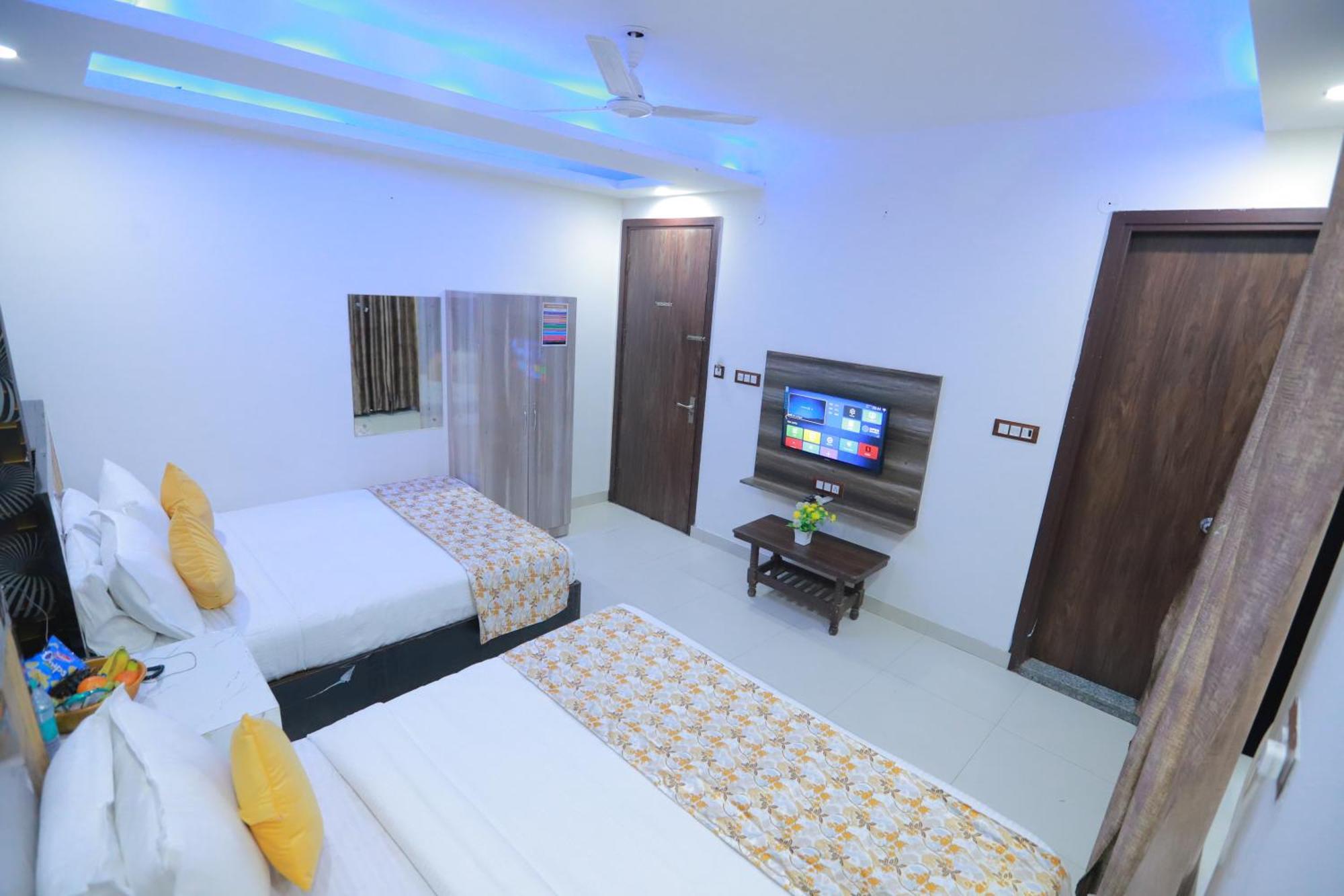 Oaks Inn Plaza Delhi Airport 新德里 外观 照片