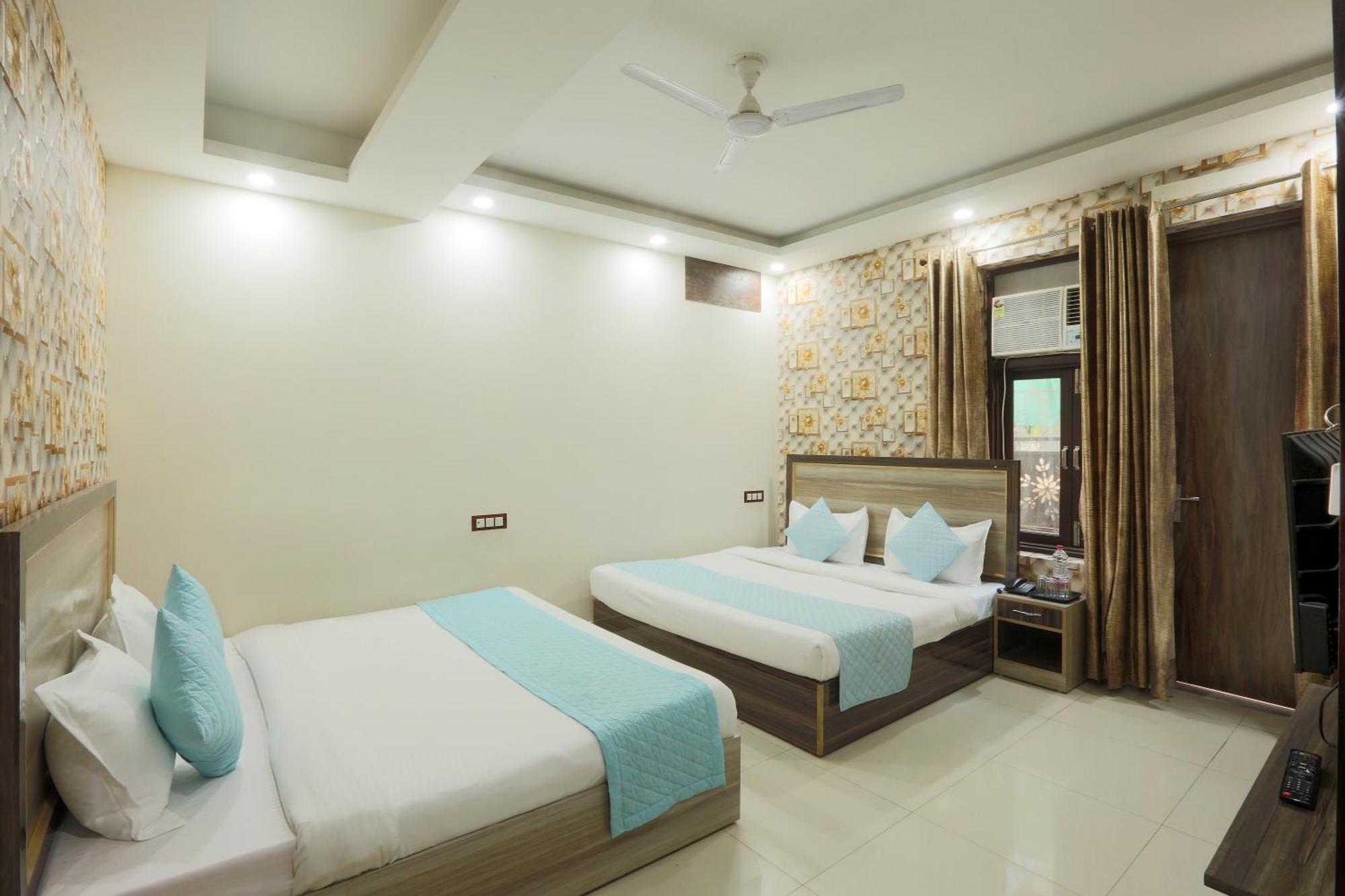 Oaks Inn Plaza Delhi Airport 新德里 外观 照片