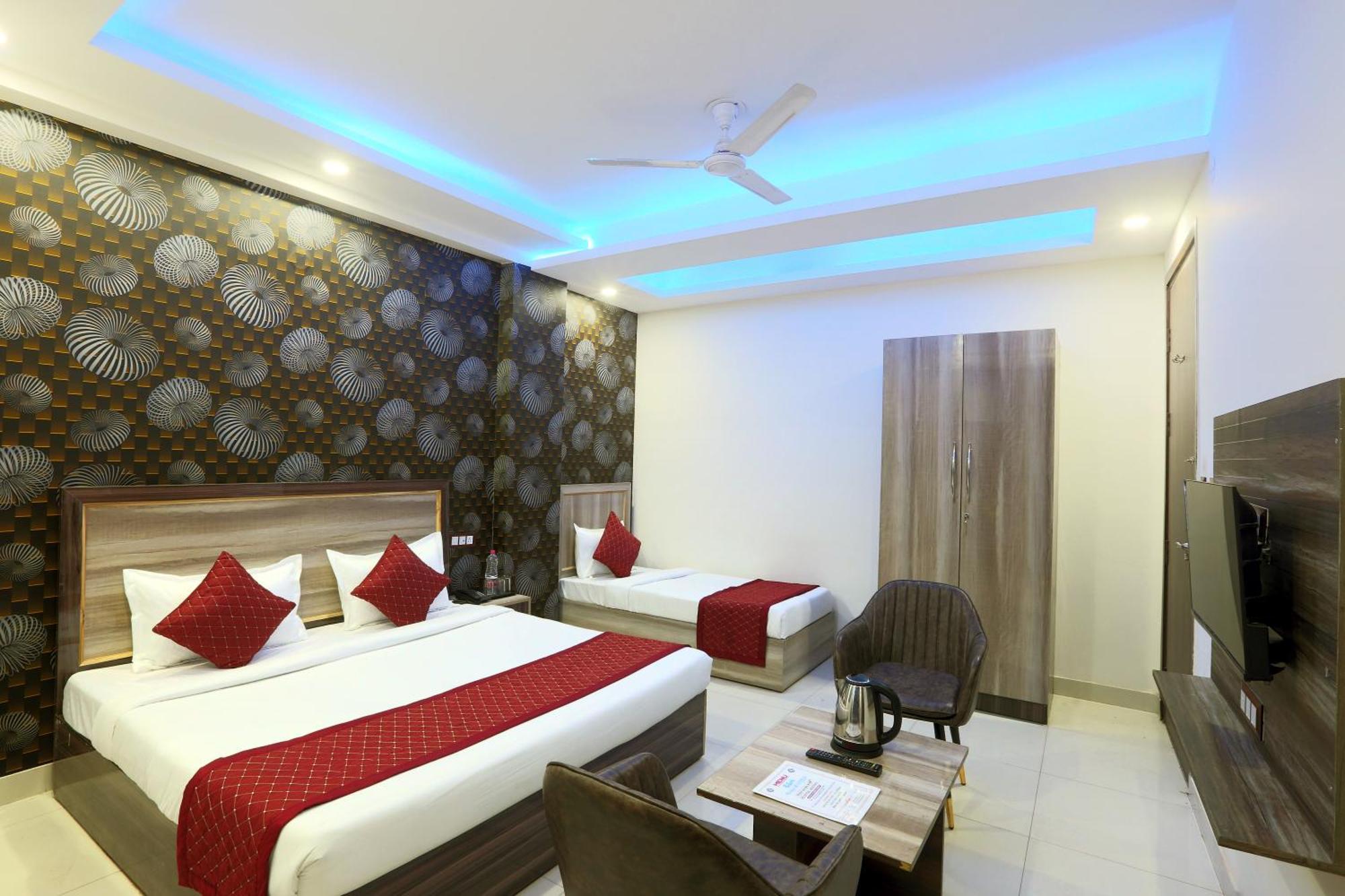 Oaks Inn Plaza Delhi Airport 新德里 外观 照片