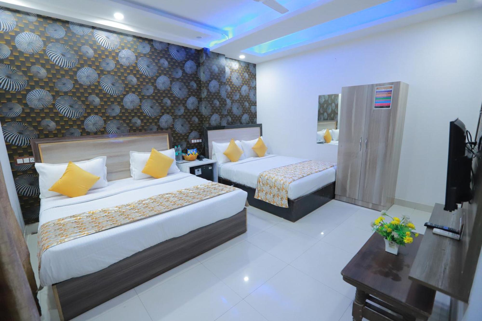 Oaks Inn Plaza Delhi Airport 新德里 外观 照片